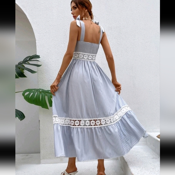 Eyelet embroidery midi stripes dress - Picture 4 of 4